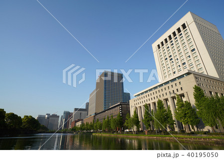 日本の東京都市景観 皇居前、ビジネス街の高層ビル群などを望む 日本の東京都市景観 皇居前、ビジネス街の高層ビル群などを望む 40195050