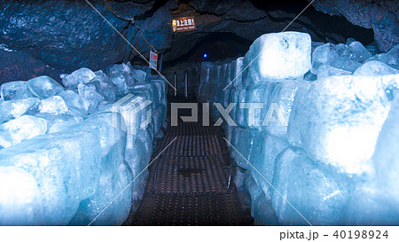 鳴沢氷穴_通路1 40198924