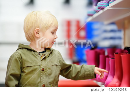 Blonde little boy during shopping with parents Blonde little boy during shopping with parents 40199248