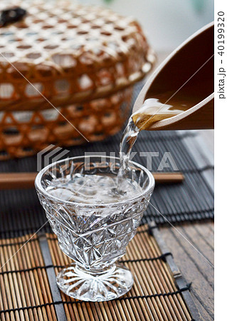 竹徳利で晩酌 40199320