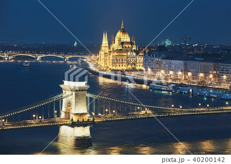 Budapest at twilight 40200142