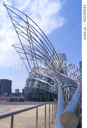 大阪・国立国際美術館 40200682