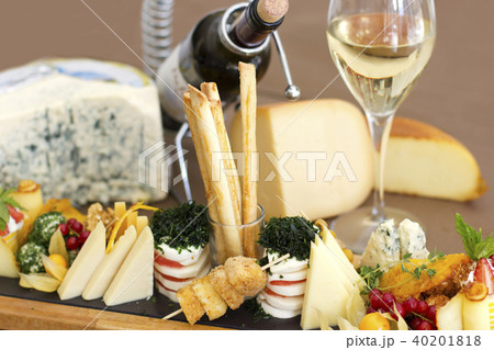 Cheese plate: roquefort with blue mold, cheddar Cheese plate: roquefort with blue mold, cheddar 40201818