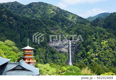 那智の滝の風景　青岸渡寺三重塔　和歌山県東牟婁郡那智勝浦町 40202889
