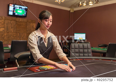 カジノイメージ 女性ディーラー カジノイメージ 女性ディーラー 40205752