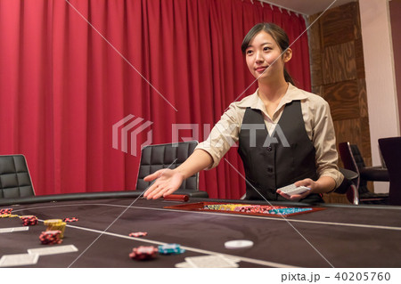 カジノイメージ 女性ディーラー カジノイメージ 女性ディーラー 40205760
