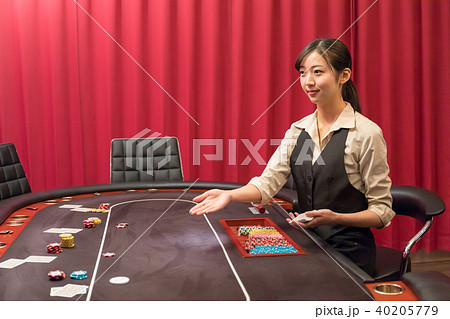 カジノイメージ 女性ディーラー 40205779