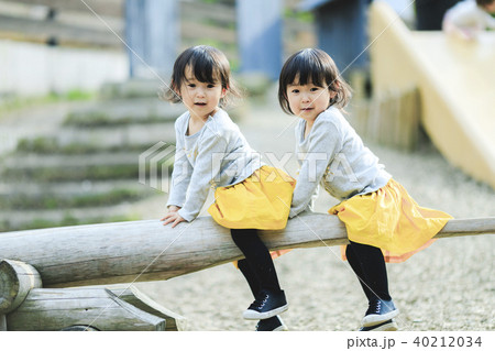 子どもの遊ぶ姿 子どもの遊ぶ姿 40212034