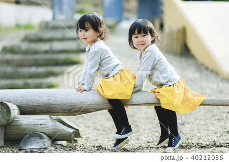 子どもの遊ぶ姿 子どもの遊ぶ姿 40212036