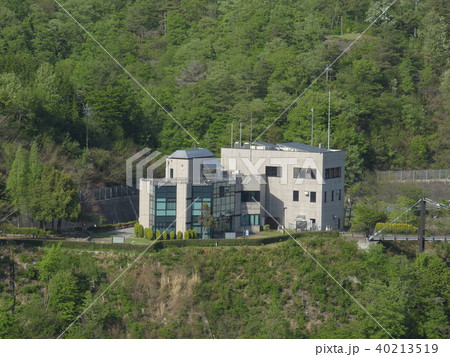 小里川ダム管理所 ( 2018年4月 岐阜県恵那市 ) 小里川ダム管理所 ( 2018年4月 岐阜県恵那市 ) 40213519