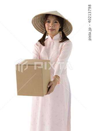 woman in pink dress and vietnam hat holding box 40213798