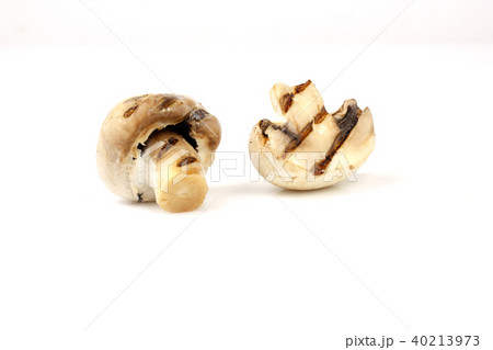 mushrooms champignon grill 40213973