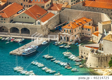 View of the harbor and the old town of Dubrovnik 40214725