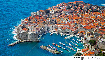 View of the harbor and the old town of Dubrovnik 40214726