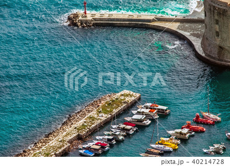 View of the harbor and the old town of Dubrovnik 40214728
