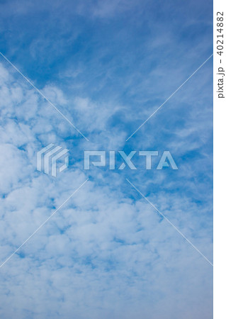 4月の空と雲（縦） 40214882