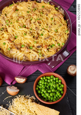 Tetrazzini - pasta, cream sauce, chicken meat Tetrazzini - pasta, cream sauce, chicken meat 40215890