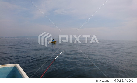 手漕ぎボートで海釣り 40217050