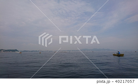 手漕ぎボートで海釣り 40217057