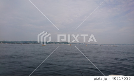手漕ぎボートで海釣り 40217059