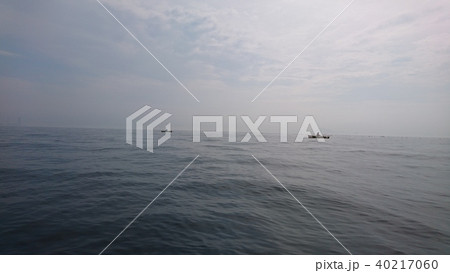 手漕ぎボートで海釣り 40217060