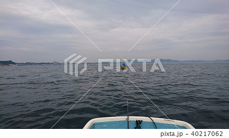 手漕ぎボートで海釣り 40217062