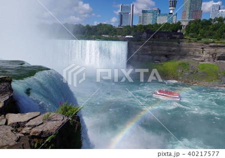 ship goes into niagara falls 40217577