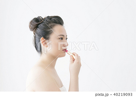若い女性のビューティーイメージ　口紅 40219093