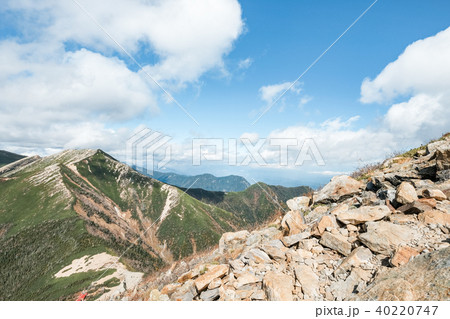 秋の常念岳登山（常念乗越と横通岳） 40220747