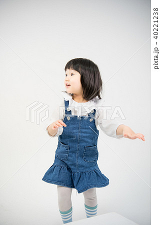 女の子 幼児 かわいい 40221238