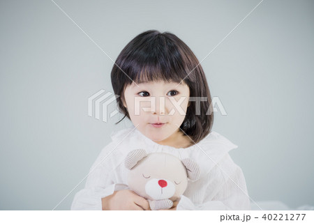 女の子 幼児 かわいいの写真素材 40221277 Pixta