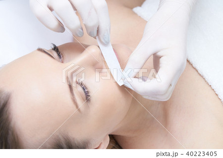 Cosmetic procedure for hair removal. Cosmetic procedure for hair removal. 40223405
