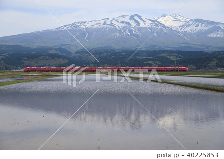 鳥海山と特急いなほ 鳥海山と特急いなほ 40225853