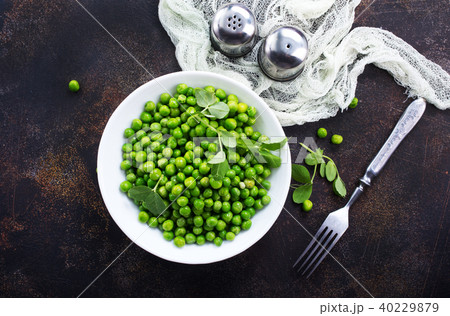 green peas green peas 40229879