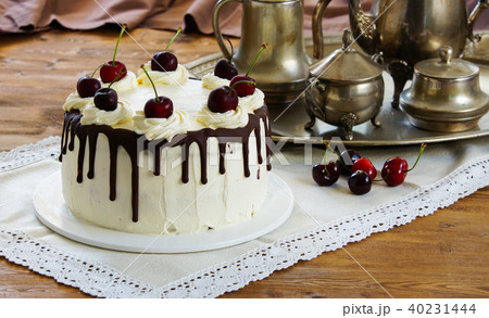 Black forest cake, Schwarzwalder Kirschtorte 40231444