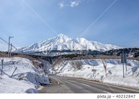利尻島・野塚展望台周辺から見る利尻山の風景 利尻島・野塚展望台周辺から見る利尻山の風景 40232847