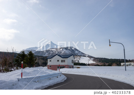 鴛泊の町並みと利尻山の風景 鴛泊の町並みと利尻山の風景 40233378
