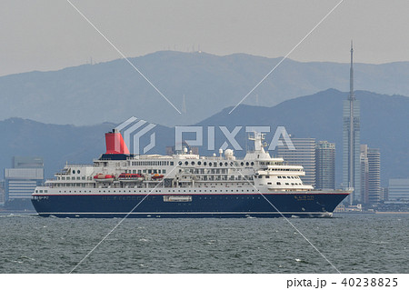 博多湾を航くにっぽん丸 博多湾を航くにっぽん丸 40238825
