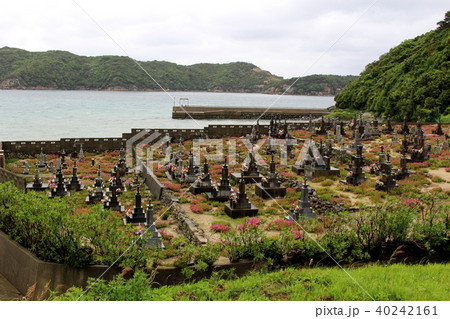 頭ヶ島教会の海に面したお墓 世界遺産 五島列島 長崎県 頭ヶ島 潜伏キリシタン遺産の写真素材 40242161 Pixta