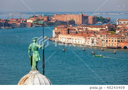 Venetian architecture and Grand Canal. 40243409