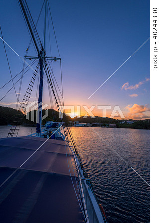 パラオ・ロックアイランドの夜明け。クルーズ船から パラオ・ロックアイランドの夜明け。クルーズ船から 40244330