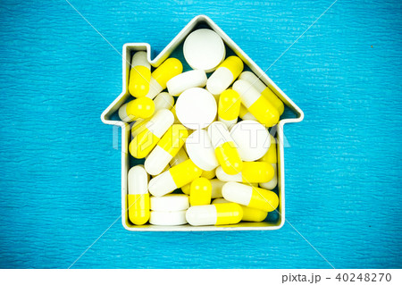 White and yellow tablets shaped like White and yellow tablets shaped like 40248270