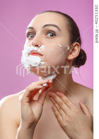 woman has shave woman has shave 40251392