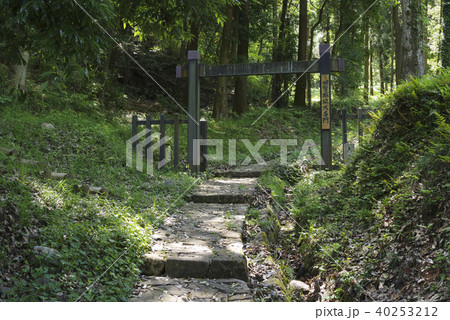 明智長山城大手門-01 40253212