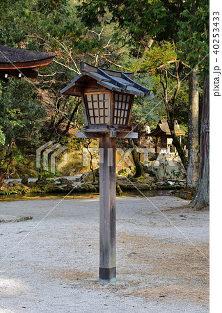 上賀茂神社の灯籠 40253433