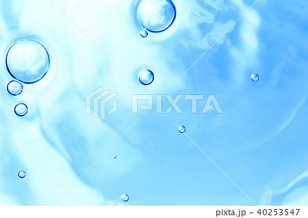 水の泡 水面 水中 水の素材 健康や医療 環境やライフスタイル 飲料 1 Fゆらぎ の写真素材