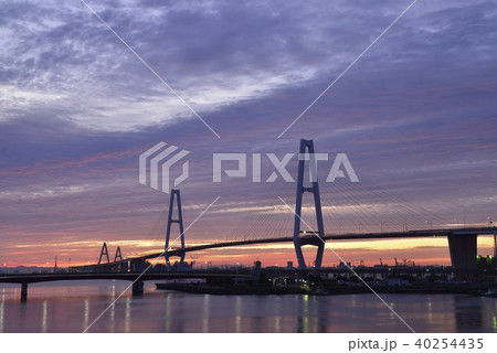 名港中央大橋の朝焼け 40254435