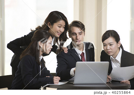 グローバルビジネス　ビジネスシーン　ビジネス英会話　 40255864