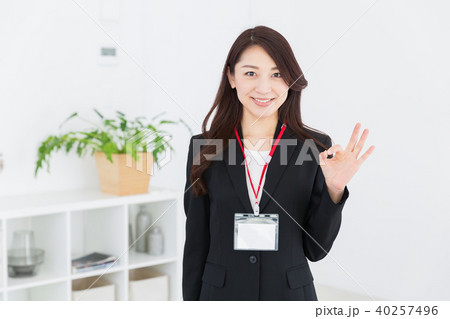 リラックスする女性　ビジネス 40257496