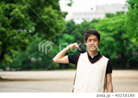 男性介護士の力こぶ 男性介護士の力こぶ 40258189